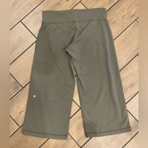Lululemon Wide Leg Cropped Pants